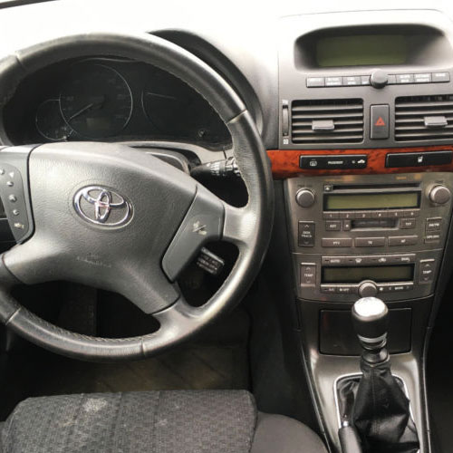 toyota-avensis-radio-2005.jpg